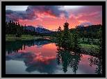 Kanada, Alberta, Park Narodowy Banff, Jezioro, Las, Drzewa, Góry, Niebo, Zachód słońca, Chmury