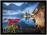 Austria, Hallstatt, Jezioro Hallstättersee, Domy, Góry, Kościół, Mgła, Drzewa