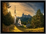 Włochy, Południowy Tyrol, Dolomity, Góry, Drzewa, Zachód słońca, Dom, Kościół św Jakuba