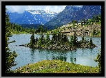 Góry, Jezioro, Rock Isle Lake, Wysepka, Skały, Drzewa, Park Narodowy Banff, Alberta, Kanada