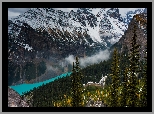 Góry, Jezioro, Lake Louise, Śnieg, Mgła, Drzewa, Skały, Park Narodowy Banff, Alberta, Kanada