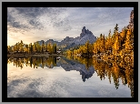 Jezioro, Federa Lake, Góry, Dolomity, Las, Drzewa, Jesień, Dom, Schronisko, Prowinca Belluno, Włochy
