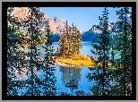 Kanada, Park Narodowy Jasper, Góry, Jezioro Maligne Lake, Wyspa Spirit Island, Drzewa, Alberta