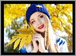 Kobieta, Blondynka, Czapka, Jesień, Żółte, Liście