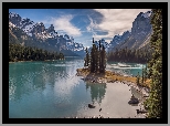 Park Narodowy Jasper, Jezioro, Maligne Lake, Góry, Drzewa, Lasy, Chmury, Alberta, Kanada