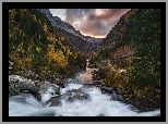 Góry, Rzeka, Kamienie, Drzewa, Lasy, Pireneje, Park Narodowy de Ordesa y Monte Perdido, Hiszpania