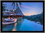 Indonezja, Wyspa Bali, Hotel, Leżaki, Dżungla, Zachód słońca,  Wakacje