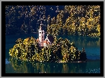 Słowenia, Jezioro Bled, Wyspa Blejski Otok, Kościół Zwiastowania Marii Panny, Jesień, Las, Drzewa