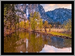 Stany Zjednoczone, Kalifornia, Park Narodowy Yosemite, Góry, Sierra Nevada, Wodospad, Rzeka, Merced River, Drzewa, Odbicie, Jesień