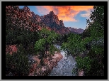 Góra Watchman, Rzeka, Virgin River, Drzewa, Chmury, Park Narodowy Zion, Utah, Stany Zjednoczone