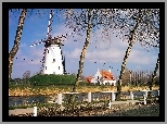 Wiatrak, Domy, Rzeka, Drzewa