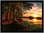 Zachód słońca, Drzewa, Jezioro Waldesee, Pałac Moritzburg, Chmury, Odbicie, Niemcy