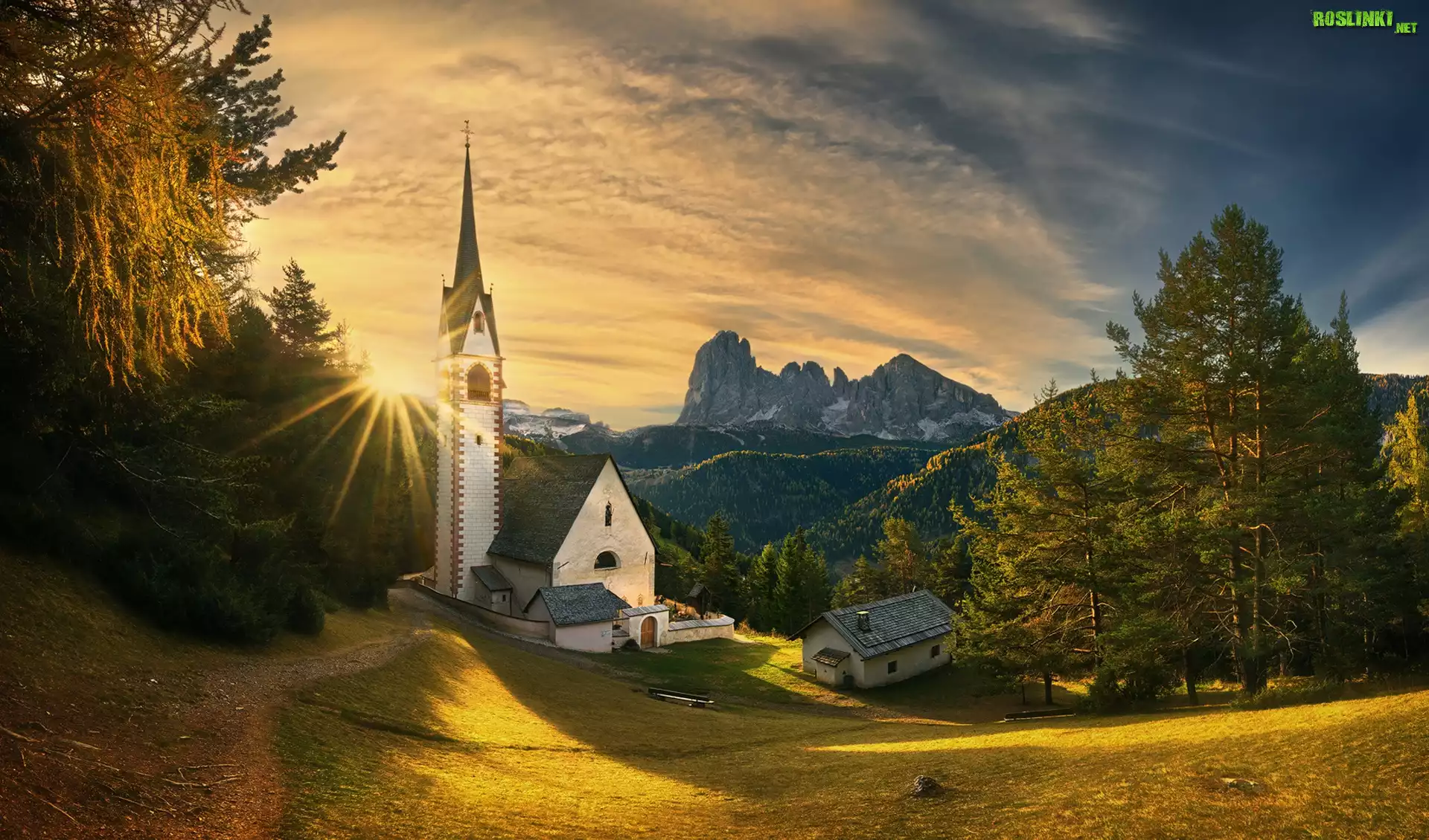 Włochy, Południowy Tyrol, Dolomity, Góry, Drzewa, Zachód słońca, Dom, Kościół św Jakuba