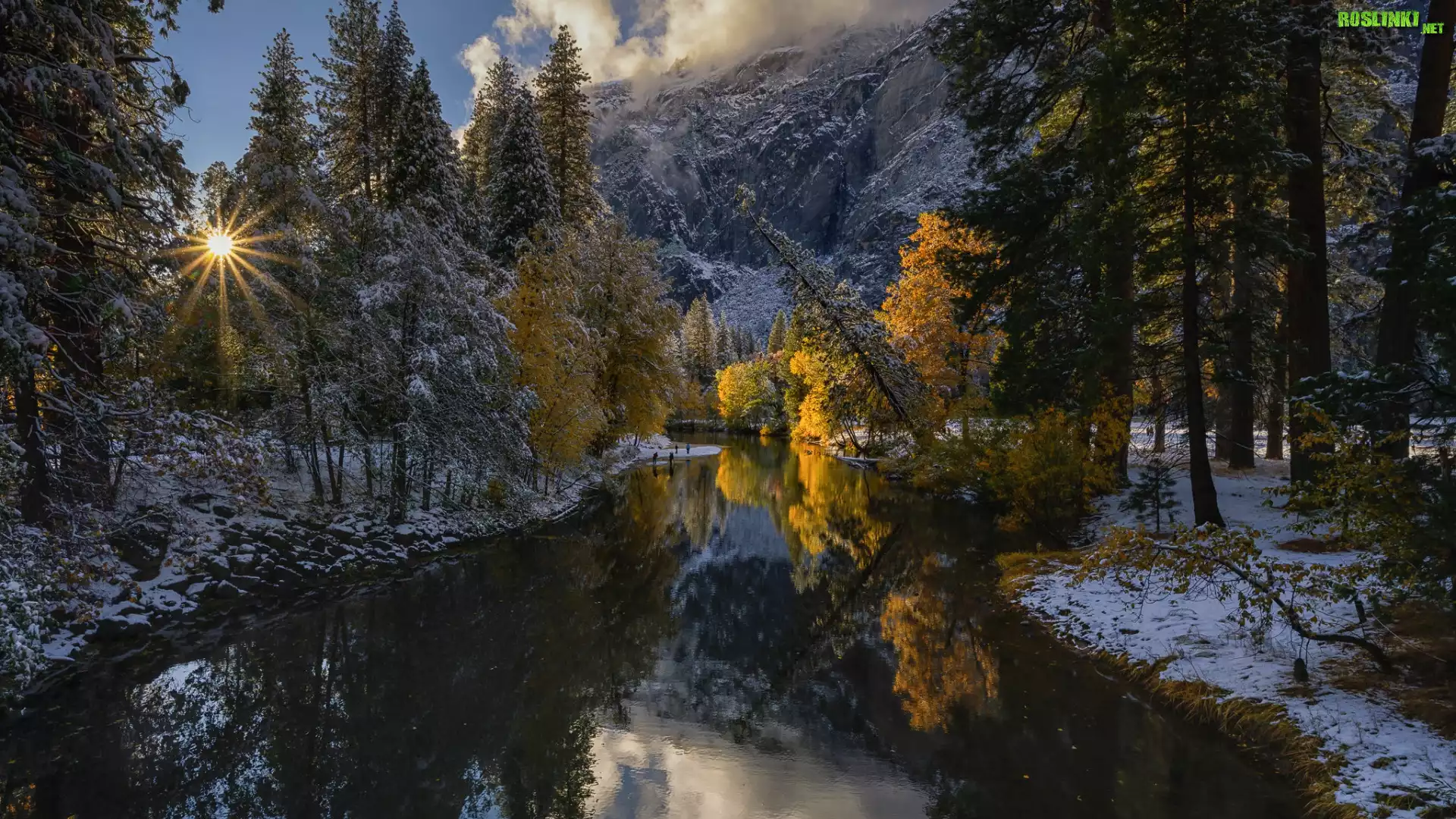Jesień, Drzewa, Rzeka, Merced River, Park Narodowy Yosemite, Śnieg, Promienie słońca, Góry, Chmury, Stan Kalifornia, Stany Zjednoczone