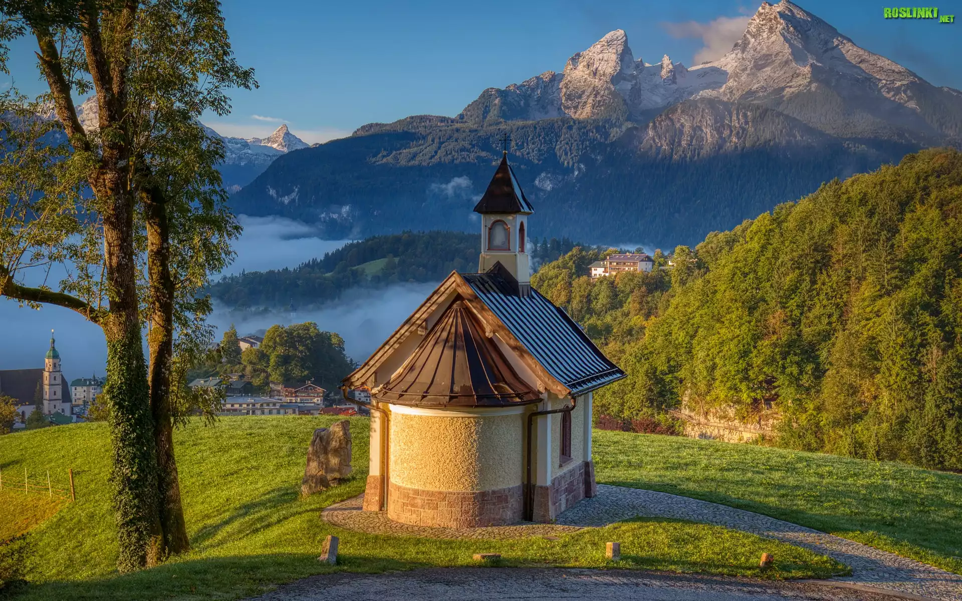 Góry, Alpy, Lasy, Drzewa, Kapliczka, Kirchleitn Kapelle, Mgła, Berchtesgaden, Bawaria, Niemcy
