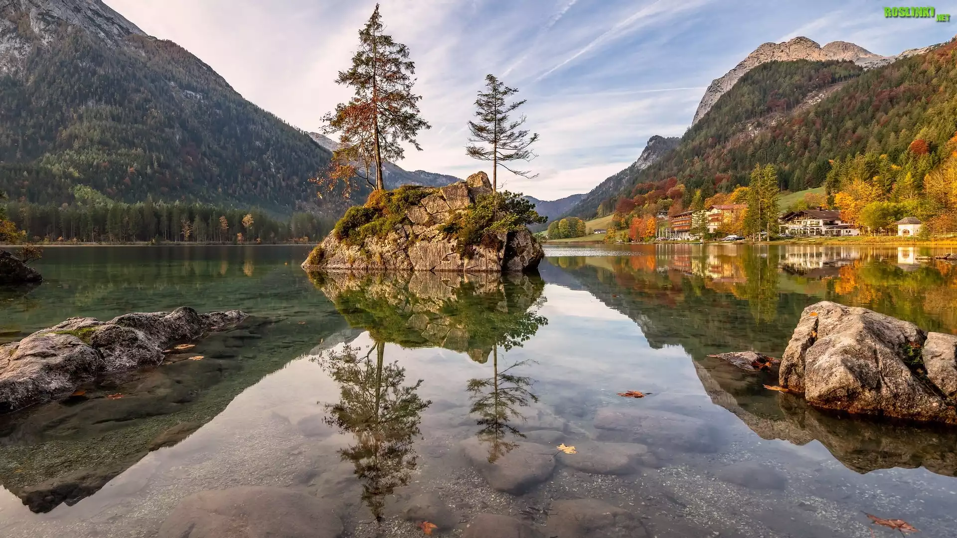Góry, Jezioro Hintersee, Skały, Drzewa, Domy, Gmina Berchtesgadener, Bawaria, Niemcy