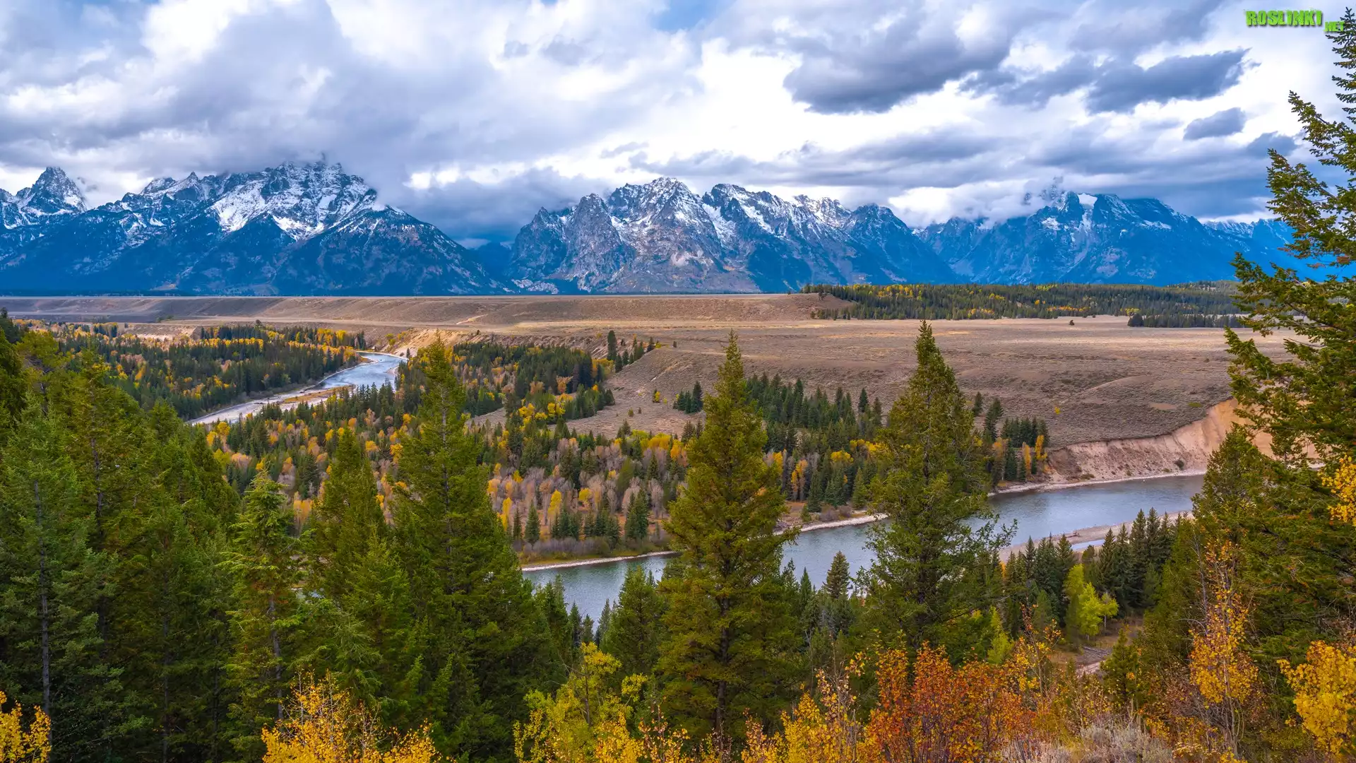 Park Narodowy Grand Teton, Góry, Teton Range, Las, Drzewa, Chmury, Rzeka Snake River, Stan Wyoming, Stany Zjednoczone