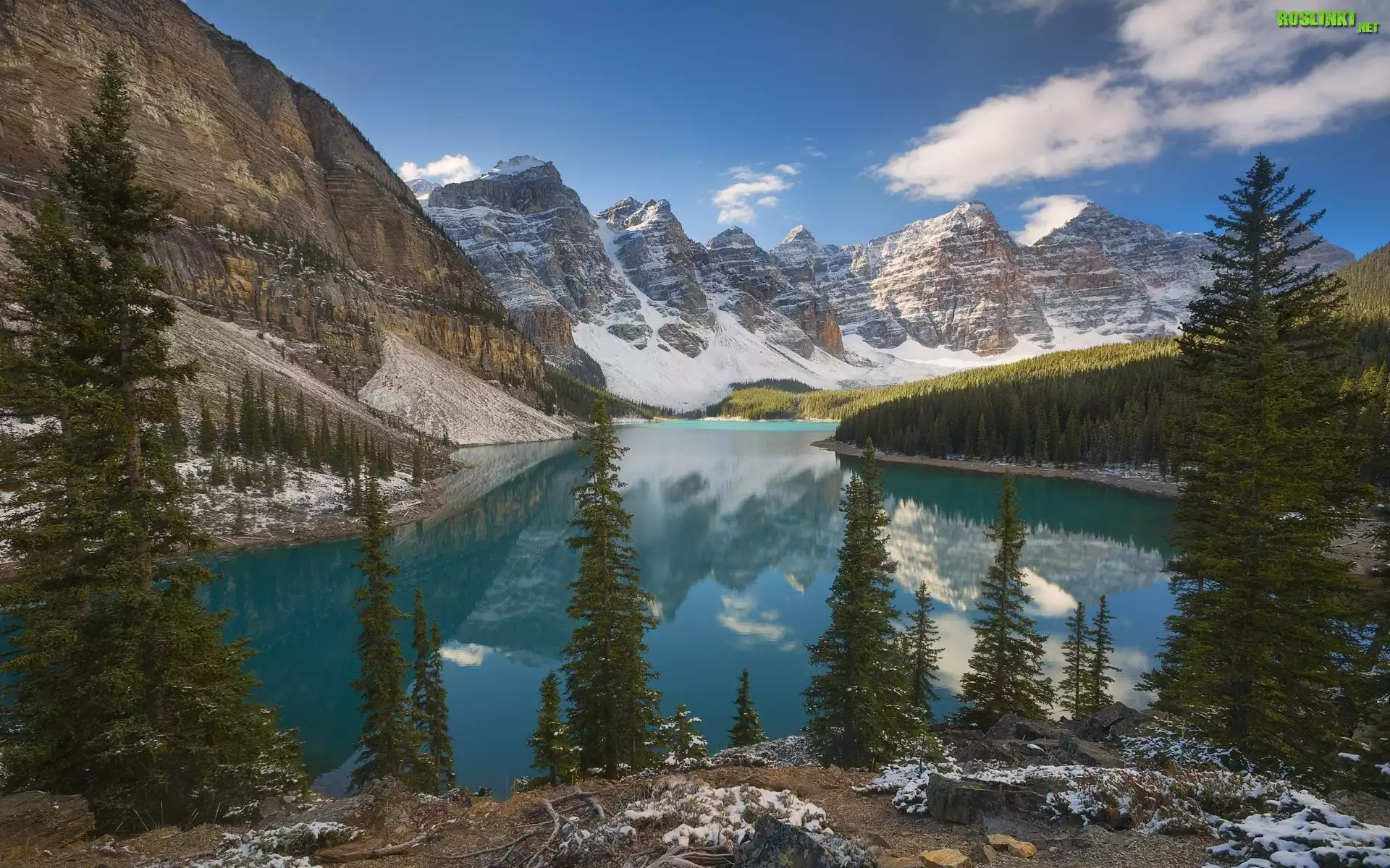 Park Narodowy Banff, Jezioro Moraine, Las, Drzewa, Góry, Chmury, Odbicie, Prowincja Alberta, Kanada
