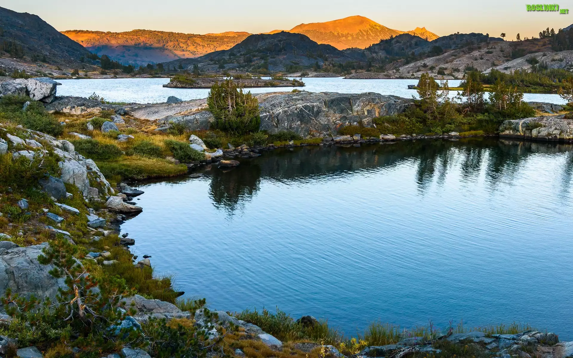 Góry, Sierra Nevada, Jezioro, Thousand Island Lake, Skały, Drzewa, Ansel Adams Wilderness, Kalifornia, Stany Zjednoczone