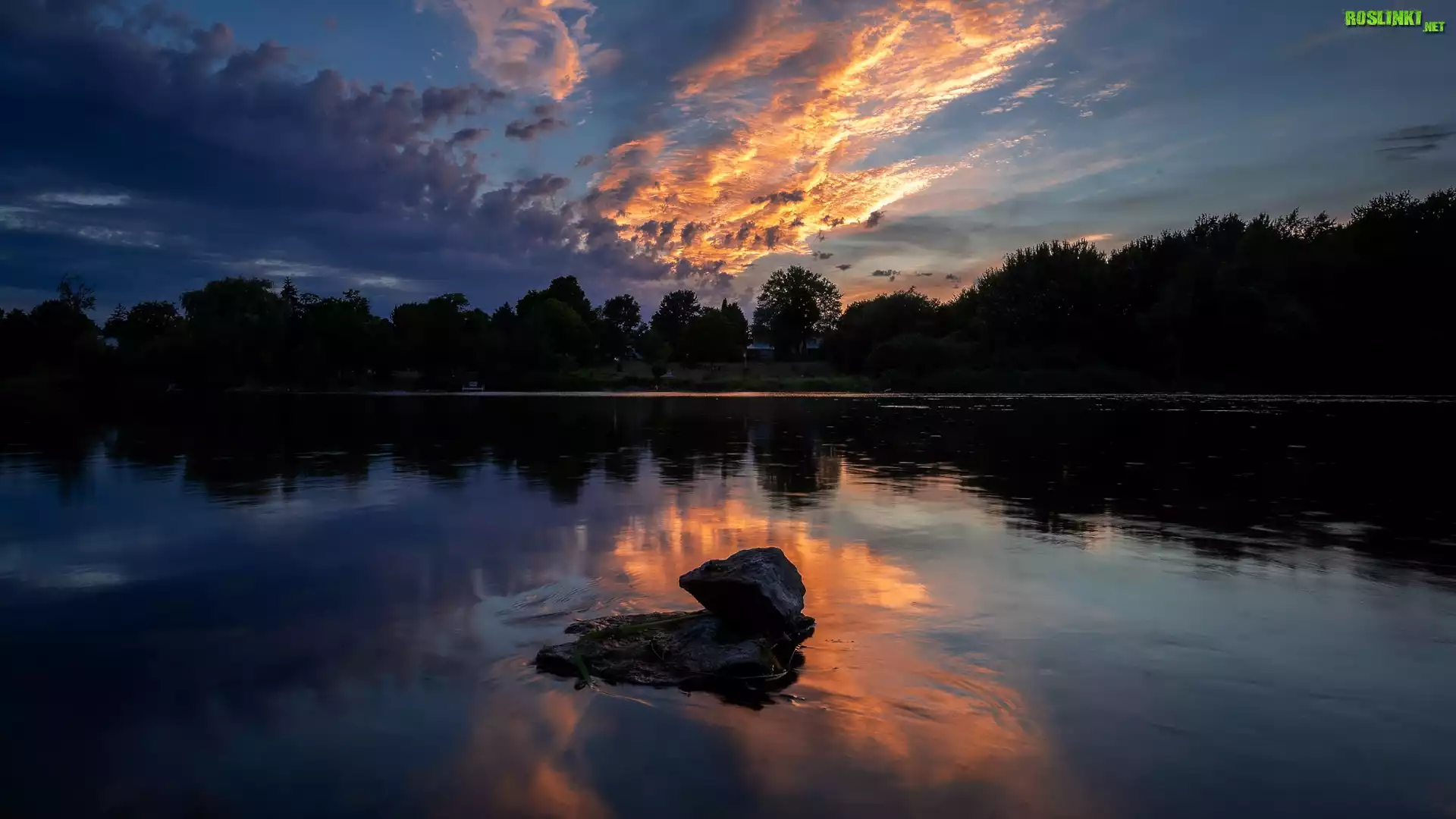 Rzeka Missisipi River, Drzewa, Chmury, Zachód słońca, Carleton Place, Prowincja Ontario, Kanada